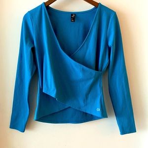 GAP Fit • Long sleeve ribbed wrap active top • Medium